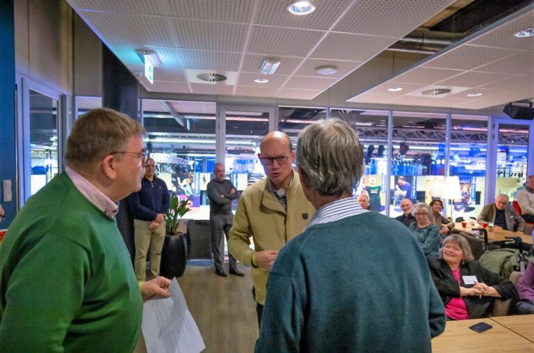 2023-03-26 Jan Hertsenberg 50 jaar lid van de NTTB